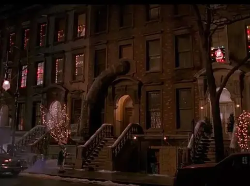 Landmark New York di Home Alone 2 Landmark-landmark terkenal di New York City yang muncul dalam film Home Alone 2