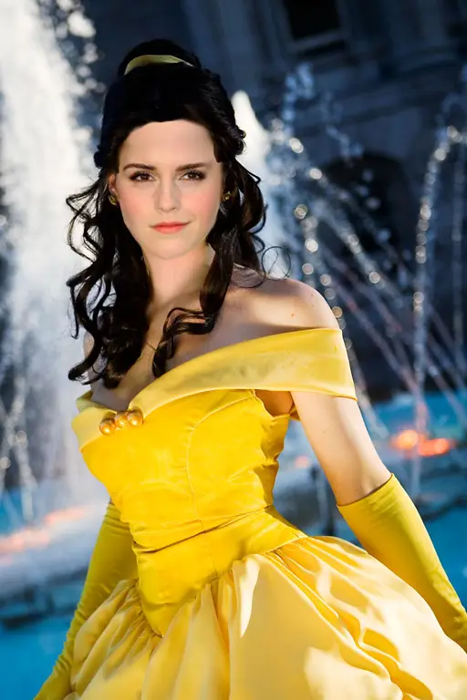 Potret Emma Watson dalam perannya sebagai Belle Foto Emma Watson sebagai Belle