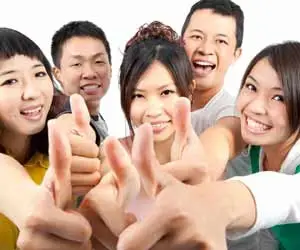 Menikmati Start-Up Bersama Teman Sebuah gambar yang menunjukkan orang-orang yang sedang menikmati menonton drama Korea bersama-sama