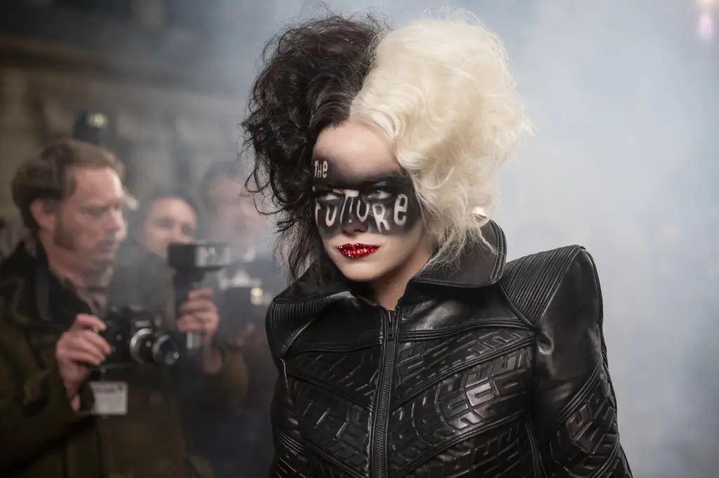 Potret Emma Stone sebagai Cruella de Vil Emma Stone sebagai Cruella de Vil