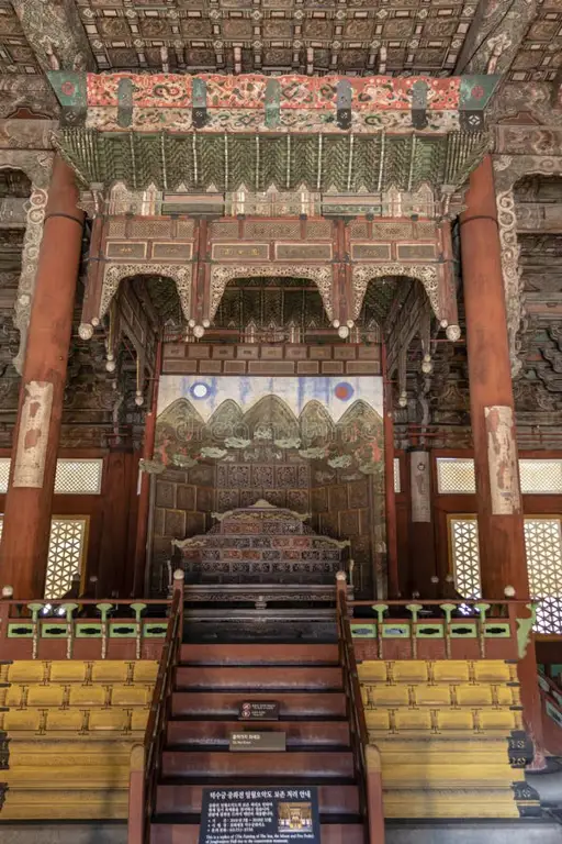 Kemegahan interior istana Korea dalam drama Mr. Queen Interior istana Korea yang megah