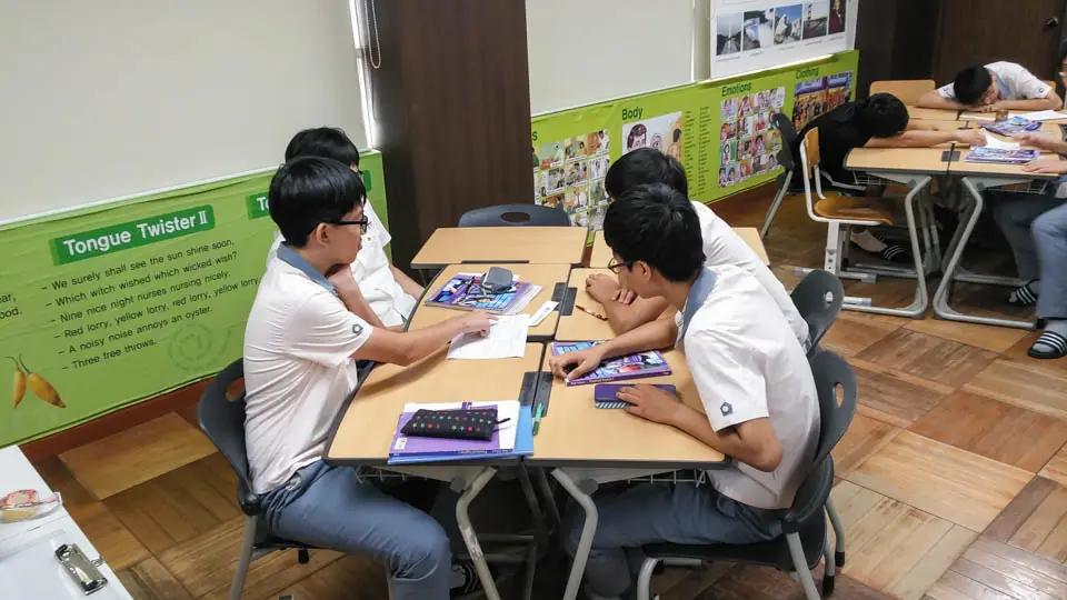 Kehidupan siswa SMA Korea dalam School 2021 Potret siswa SMA Korea dalam berbagai aktivitas