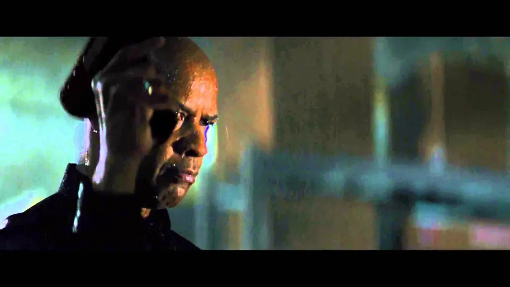 Salah satu adegan aksi seru dalam film The Equalizer Adegan aksi menegangkan dari film The Equalizer